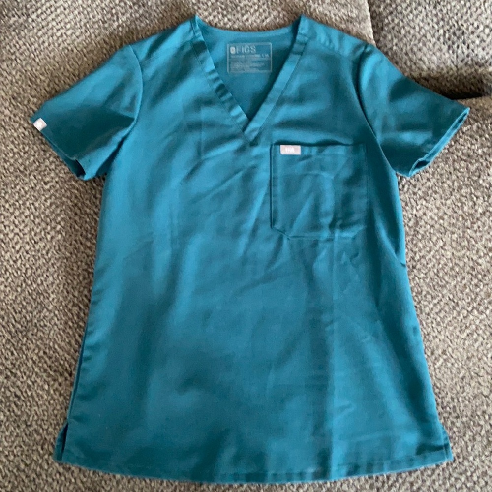 Figs XS Catarina scrub top in Caribbean Blue